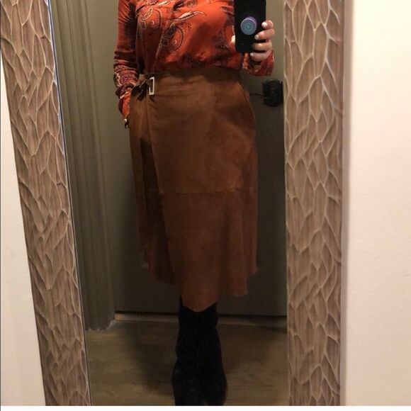 LAST CHANCE WHITE HOUSE BLACK MARKET SUEDE WRAP SKIRT - Picture 7 of 10